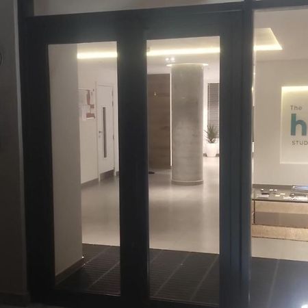 شقة غيبرالتار  في The Hub المظهر الخارجي الصورة
